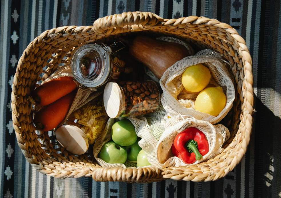 Food basket with muscle support